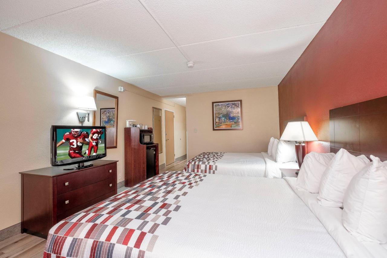 Deluxe Queen Room with Two Queen Beds-Disability Access/Roll-In Shower Non-Smoking at Red Roof Inn & Suites Macon