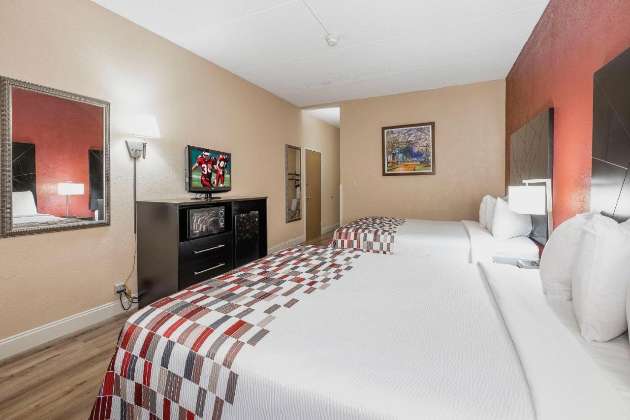 Deluxe Queen Room with Two Queen Beds - Non Smoking at Red Roof Inn & Suites Macon