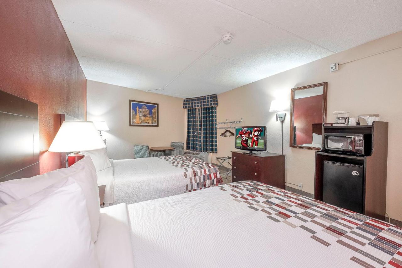 Deluxe Queen Room with Two Queen Beds-Disability Access/Roll-In Shower Non-Smoking at Red Roof Inn & Suites Macon