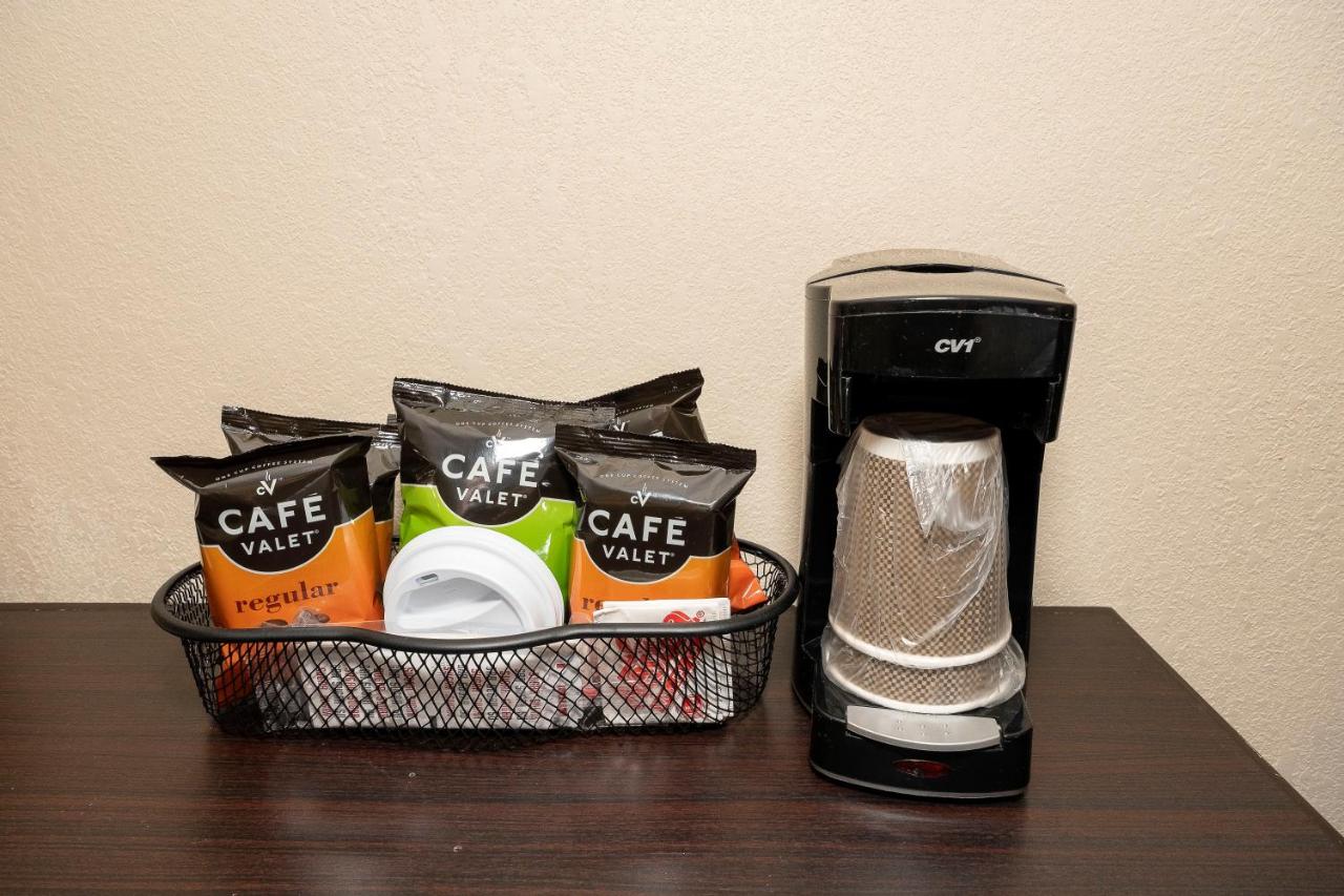 Deluxe King Room Disability Access Smoke Free at Red Roof Inn PLUS+ Huntsville - Madison