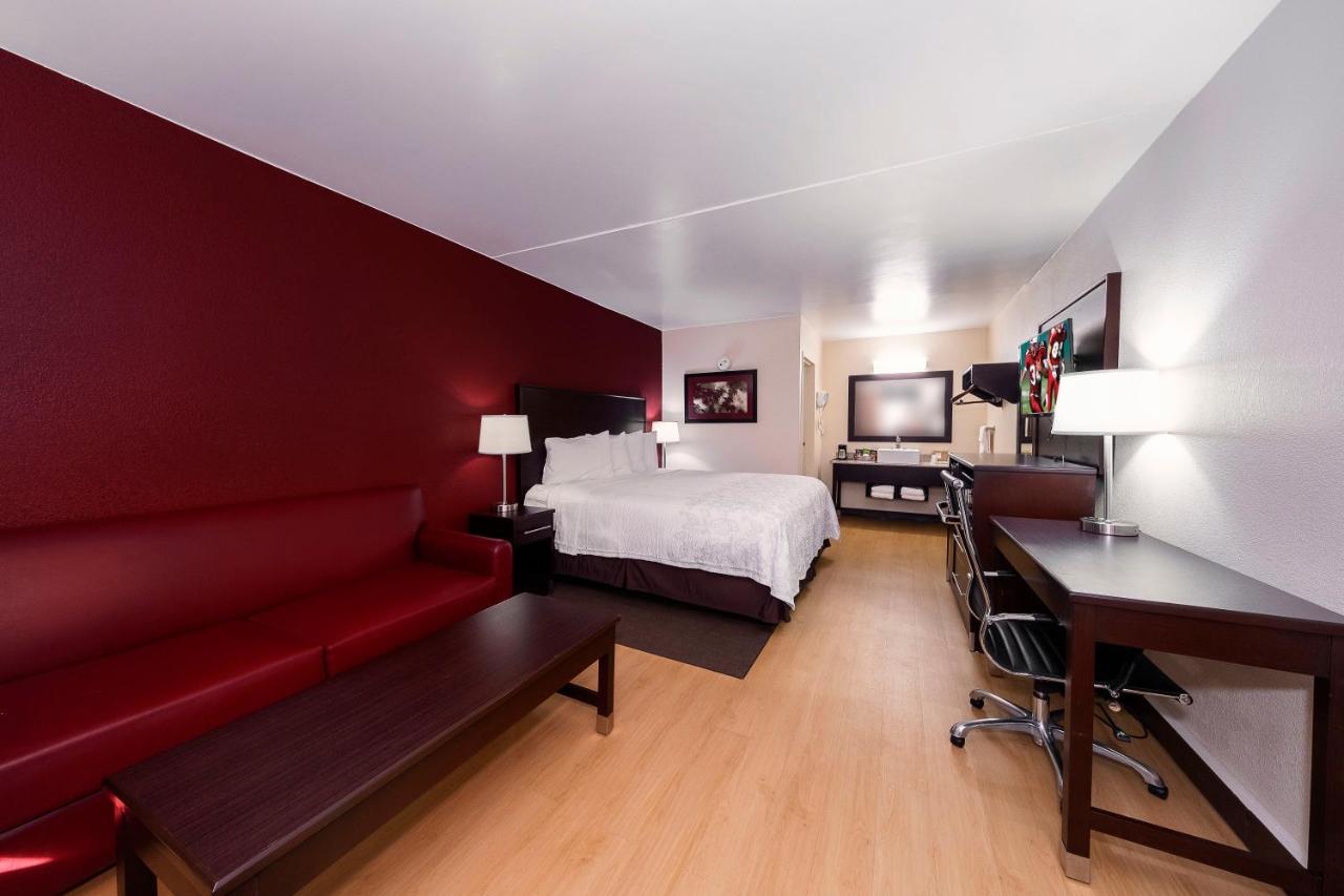Suite King Room Smoke Free at Red Roof Inn PLUS+ Huntsville - Madison
