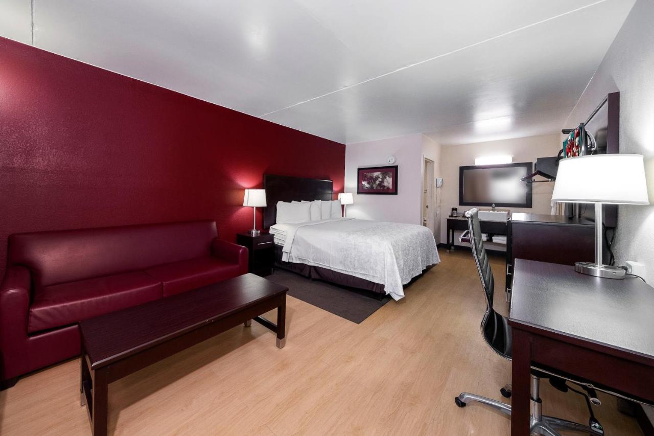 Suite King Room Smoke Free at Red Roof Inn PLUS+ Huntsville - Madison