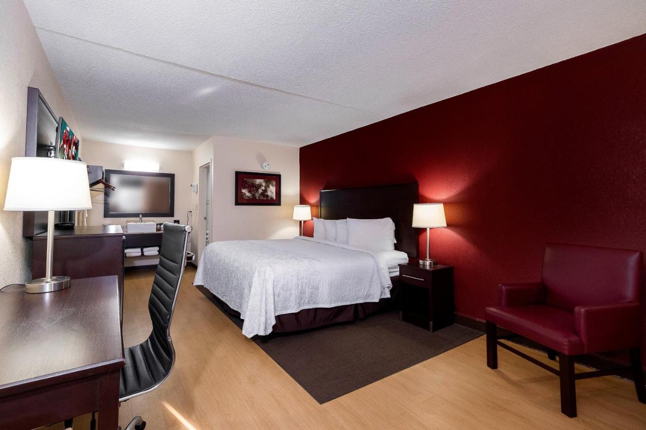 Deluxe King Room Smoke Free at Red Roof Inn PLUS+ Huntsville - Madison