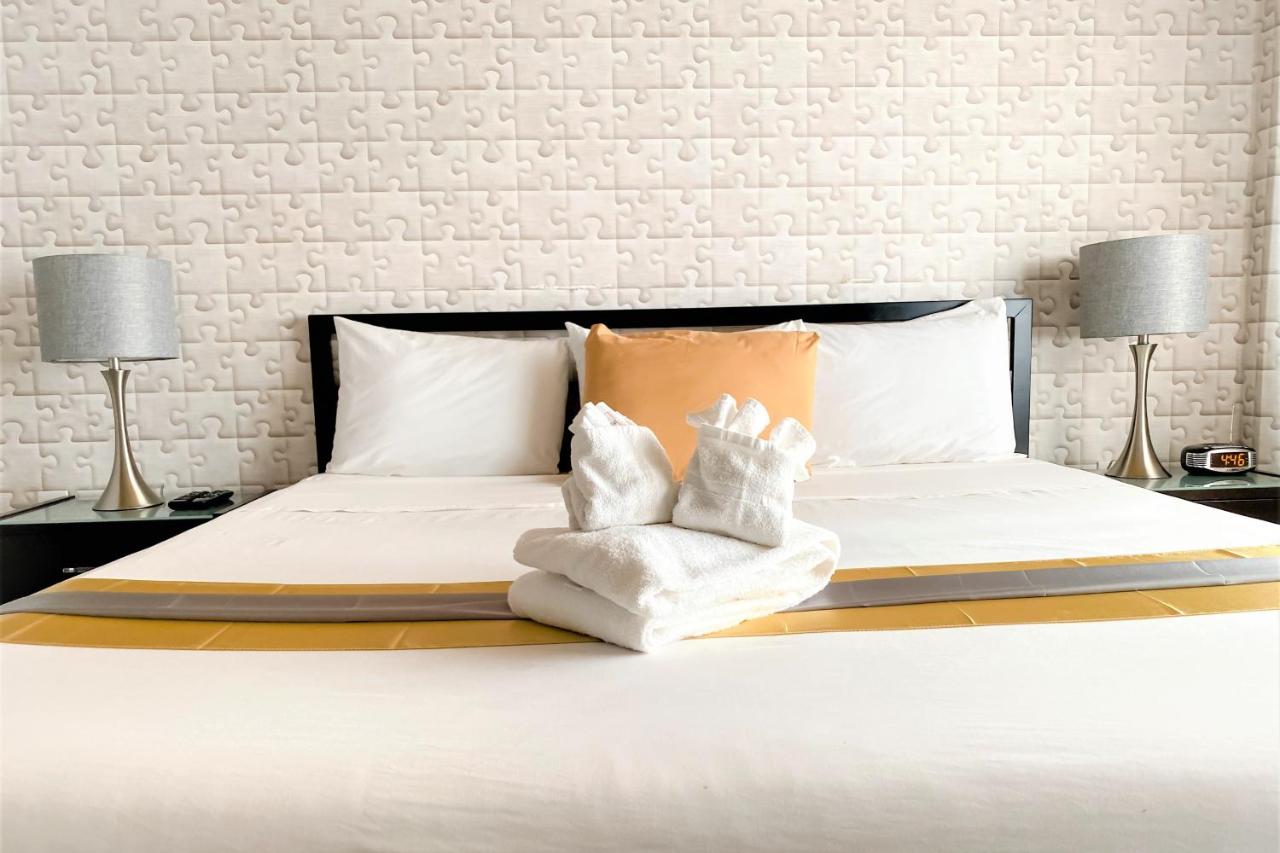 Standard Queen Room at Notebook Miami Beach