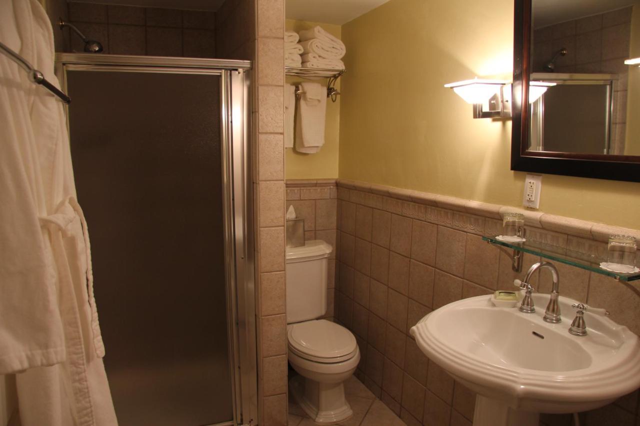 | Morris House Hotel