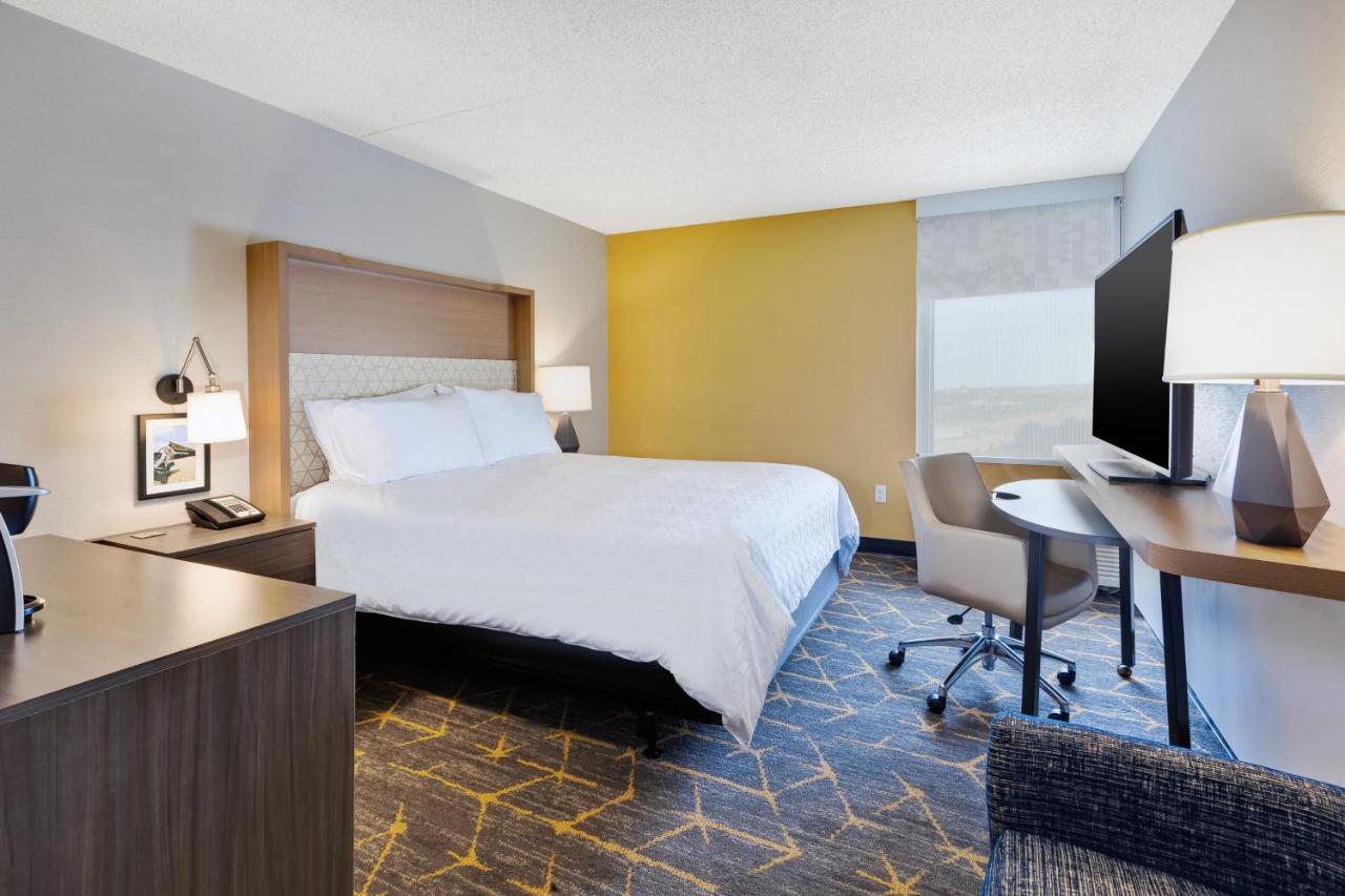 Double Room with Bath Tub - Disability Access at Holiday Inn Grand Rapids Downtown by IHG