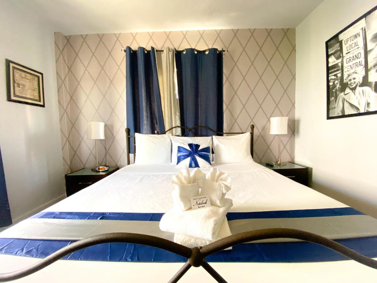 Standard Queen Room at Notebook Miami Beach