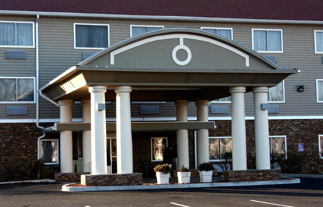 | Holiday Inn Express - Ludlow - Chicopee Area, an IHG Hotel