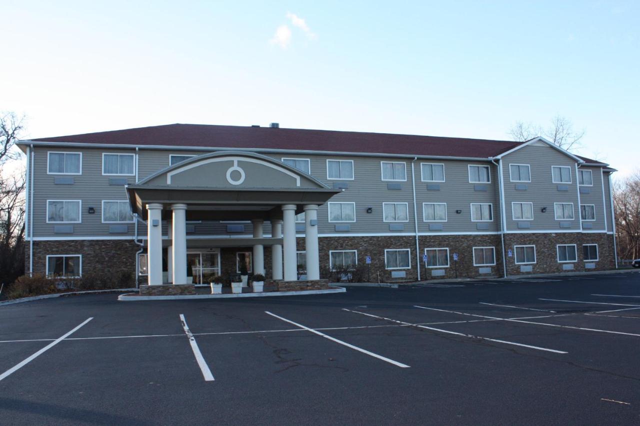 | Holiday Inn Express - Ludlow - Chicopee Area, an IHG Hotel