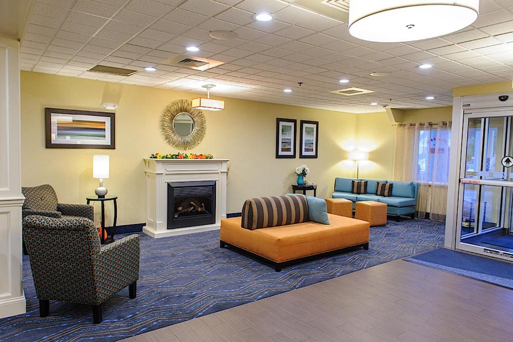 | Holiday Inn Express - Ludlow - Chicopee Area, an IHG Hotel