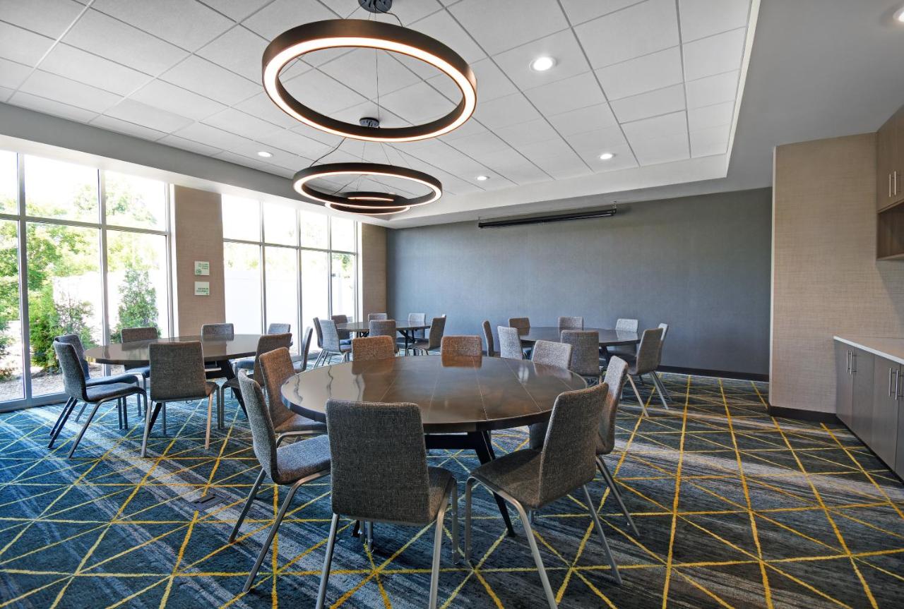  | Holiday Inn Grand Rapids North - Walker, an IHG Hotel
