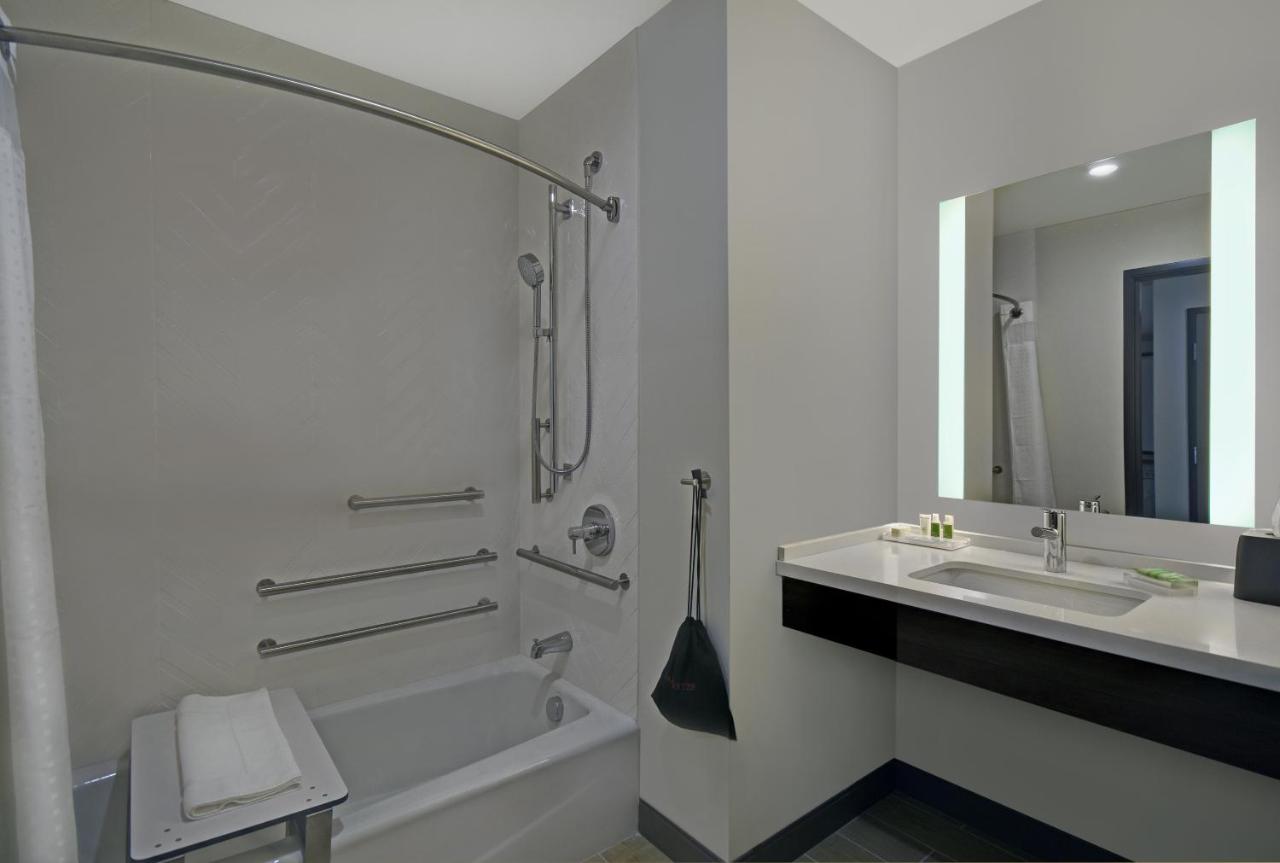  | Holiday Inn Grand Rapids North - Walker, an IHG Hotel