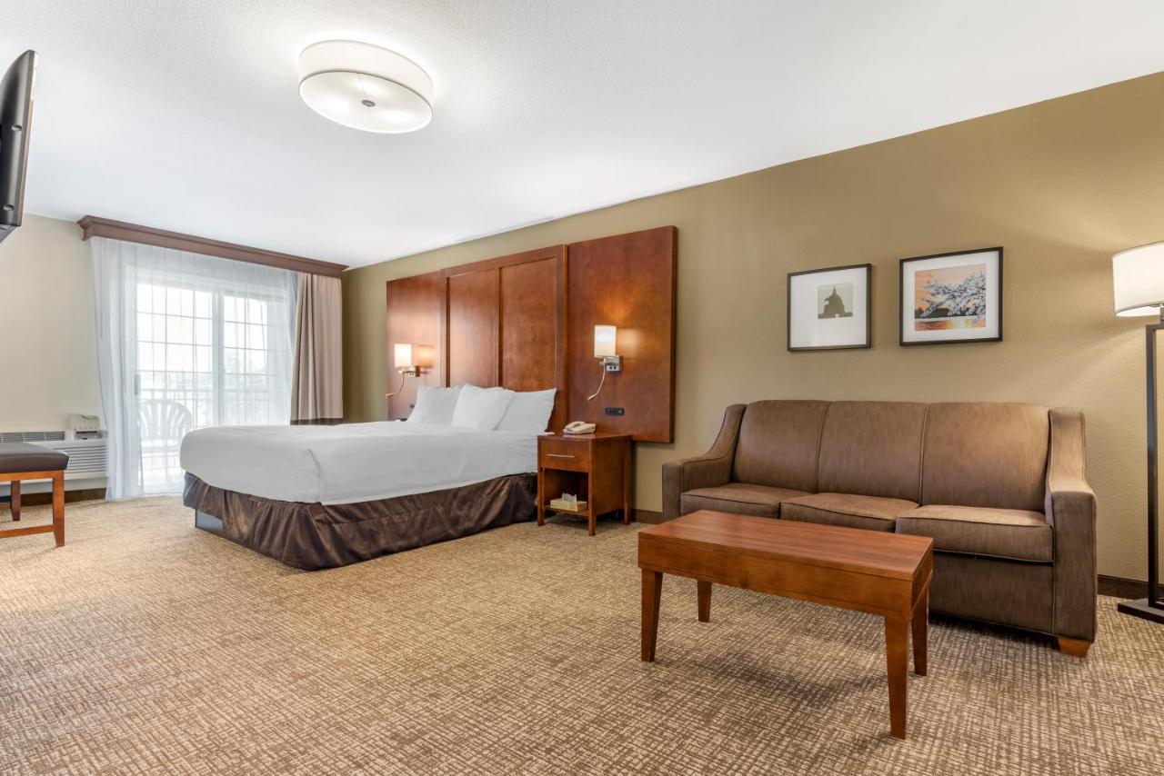King Room - Non-Smoking at Comfort Suites Red Bluff near I-5