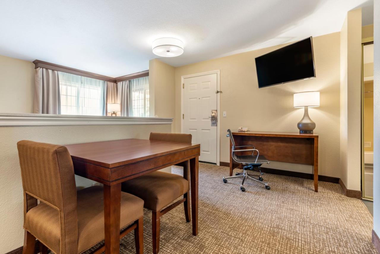 Superior King Room - Non-Smoking at Comfort Suites Red Bluff near I-5