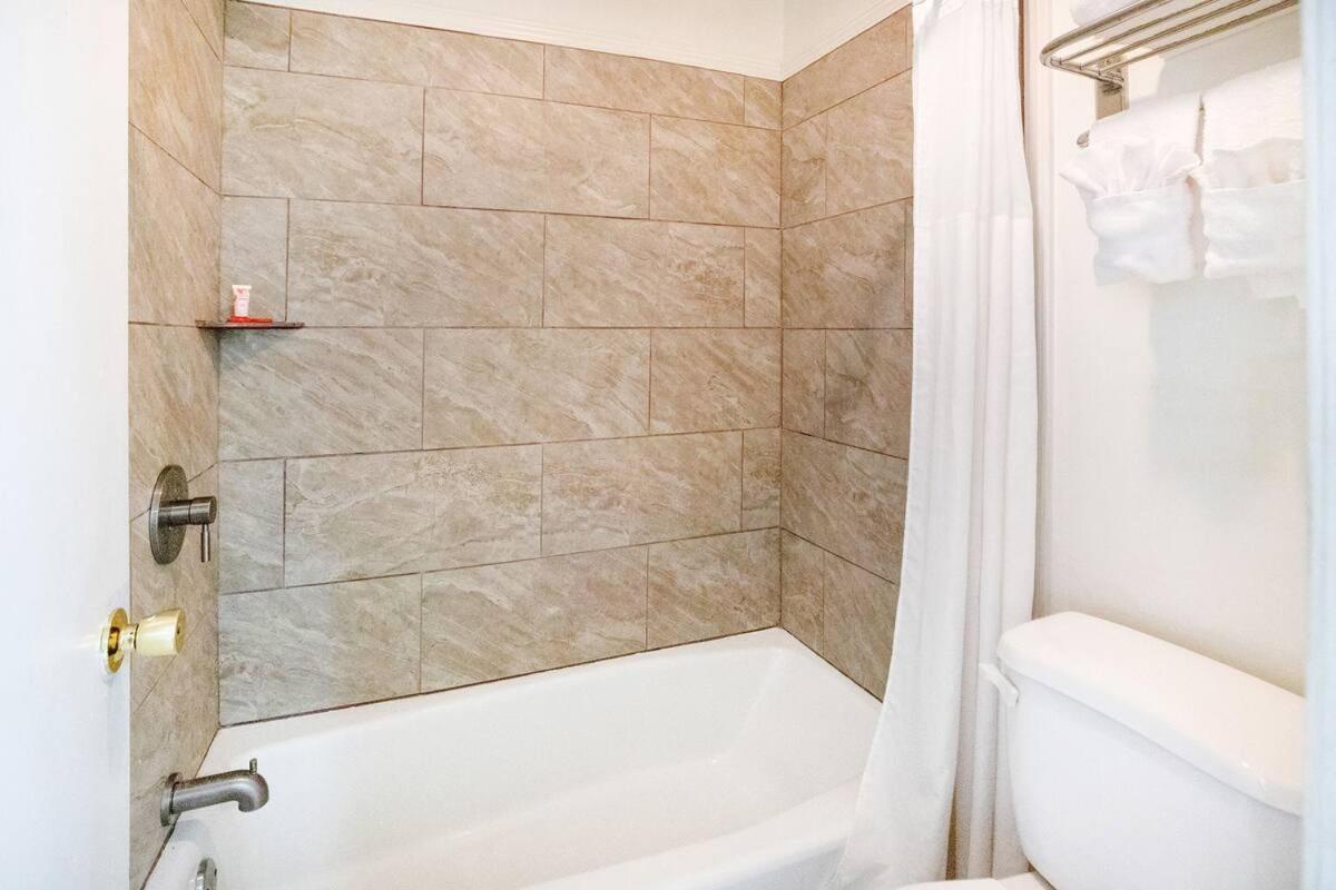  | Hotel Eastin Atchison