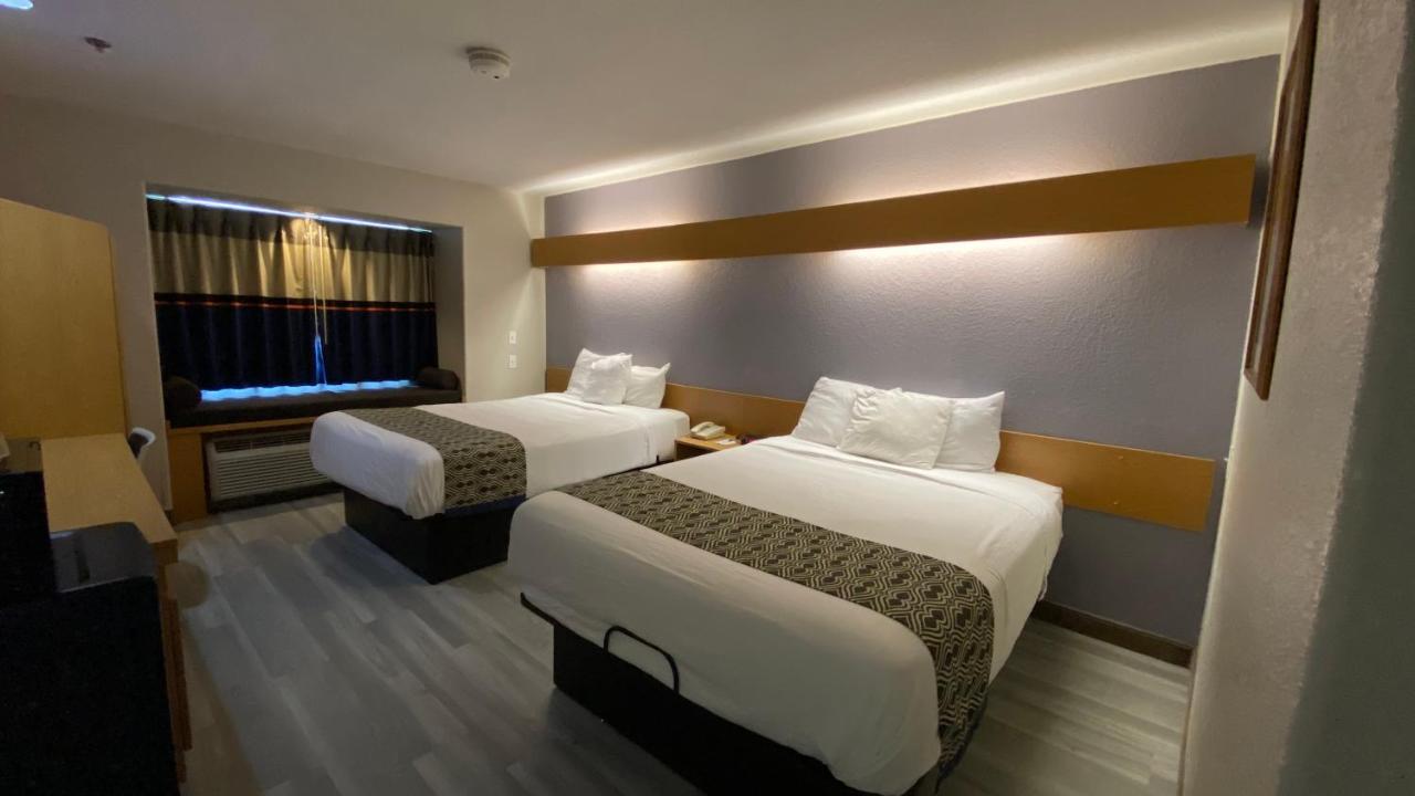 Queen Room - Non-Smoking at Microtel Inn by Wyndham Ardmore