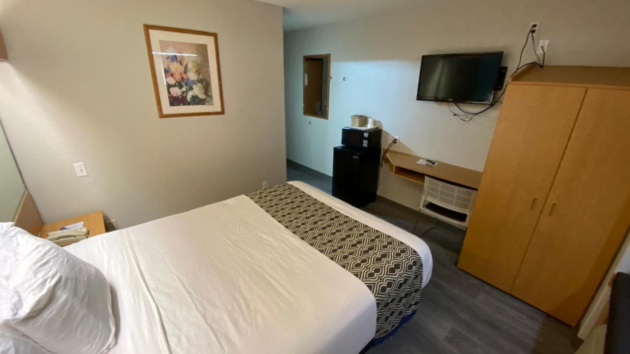 Queen Suite - Non-Smoking at Microtel Inn by Wyndham Ardmore