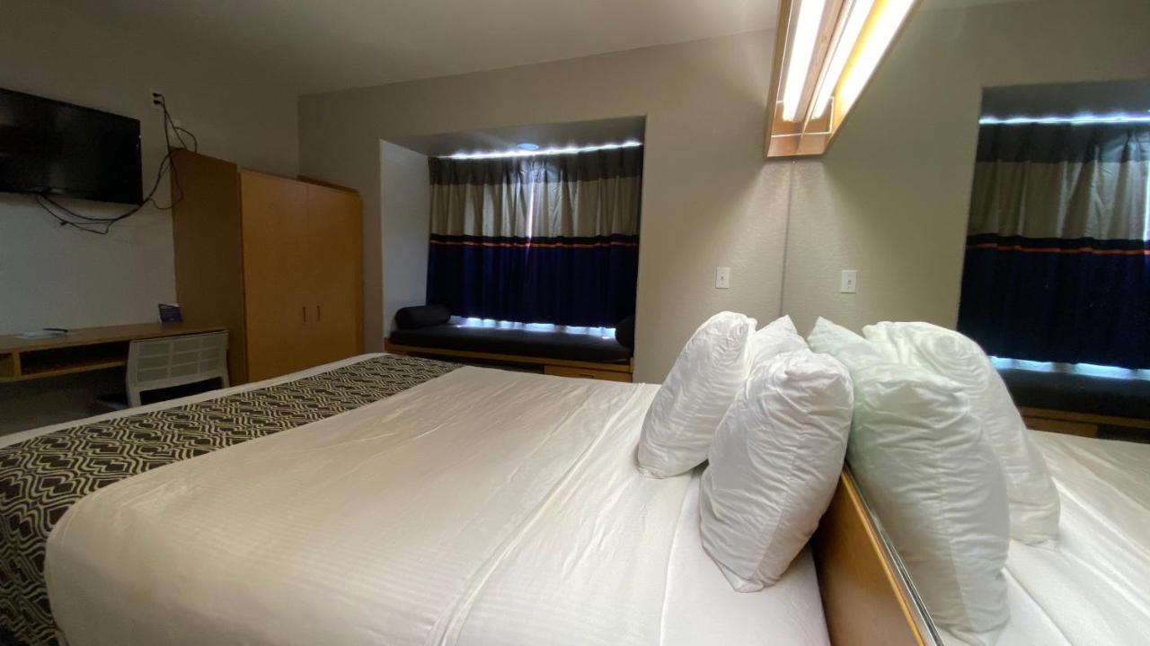 Queen Suite - Non-Smoking at Microtel Inn by Wyndham Ardmore