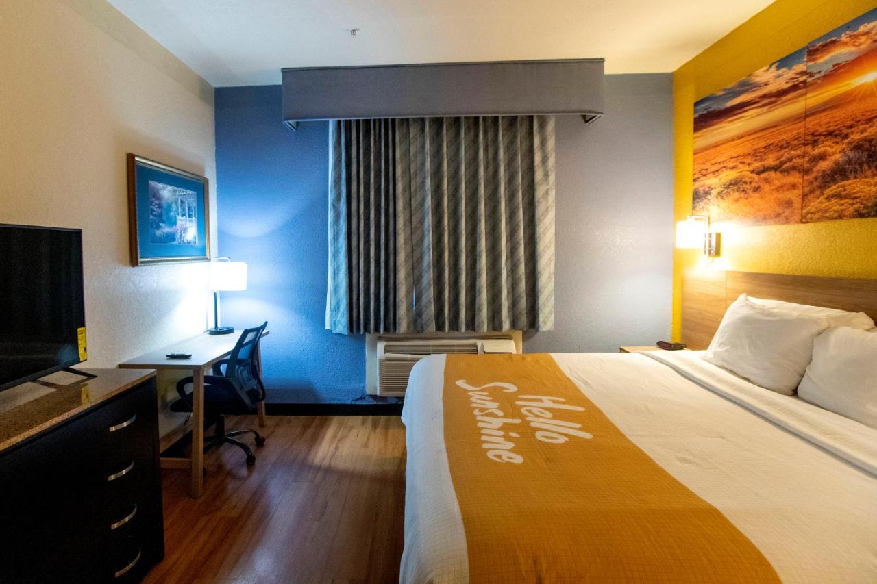 King Room - Non-Smoking at Days Inn & Suites by Wyndham Houston North/Aldine