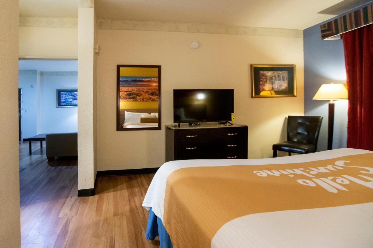 Deluxe King Room - Smoking at Days Inn & Suites by Wyndham Houston North/Aldine