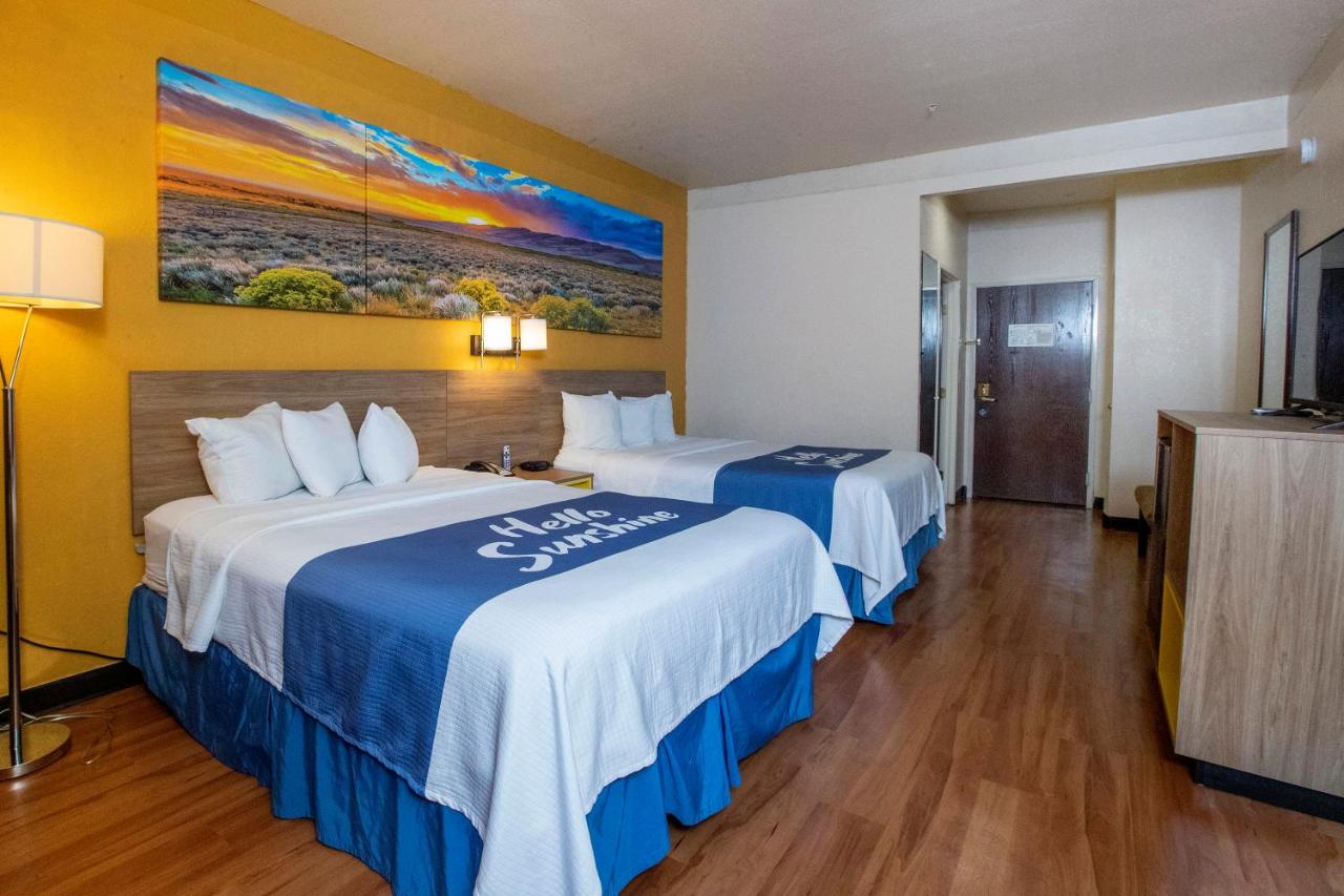 Queen Room with Two Queen Beds - Non-Smoking at Days Inn & Suites by Wyndham Houston North/Aldine