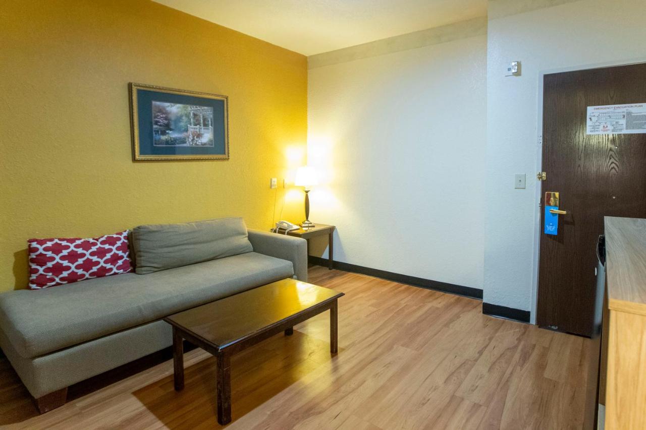King Room - Non-Smoking at Days Inn & Suites by Wyndham Houston North/Aldine