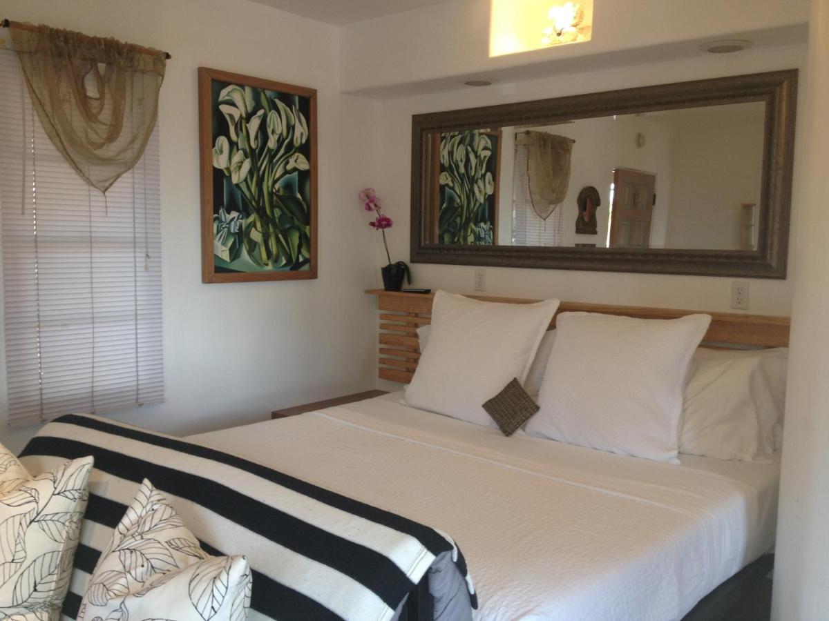  | Les Artistes Inn