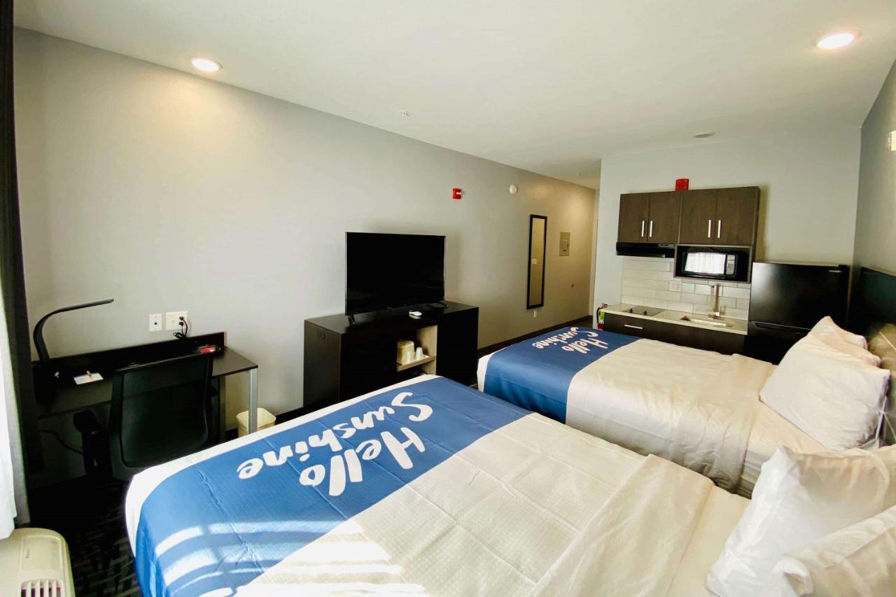Queen Room with Two Queen Beds and Kitchenette - Non-Smoking at Days Inn & Suites by Wyndham Horn Lake/Memphis Graceland