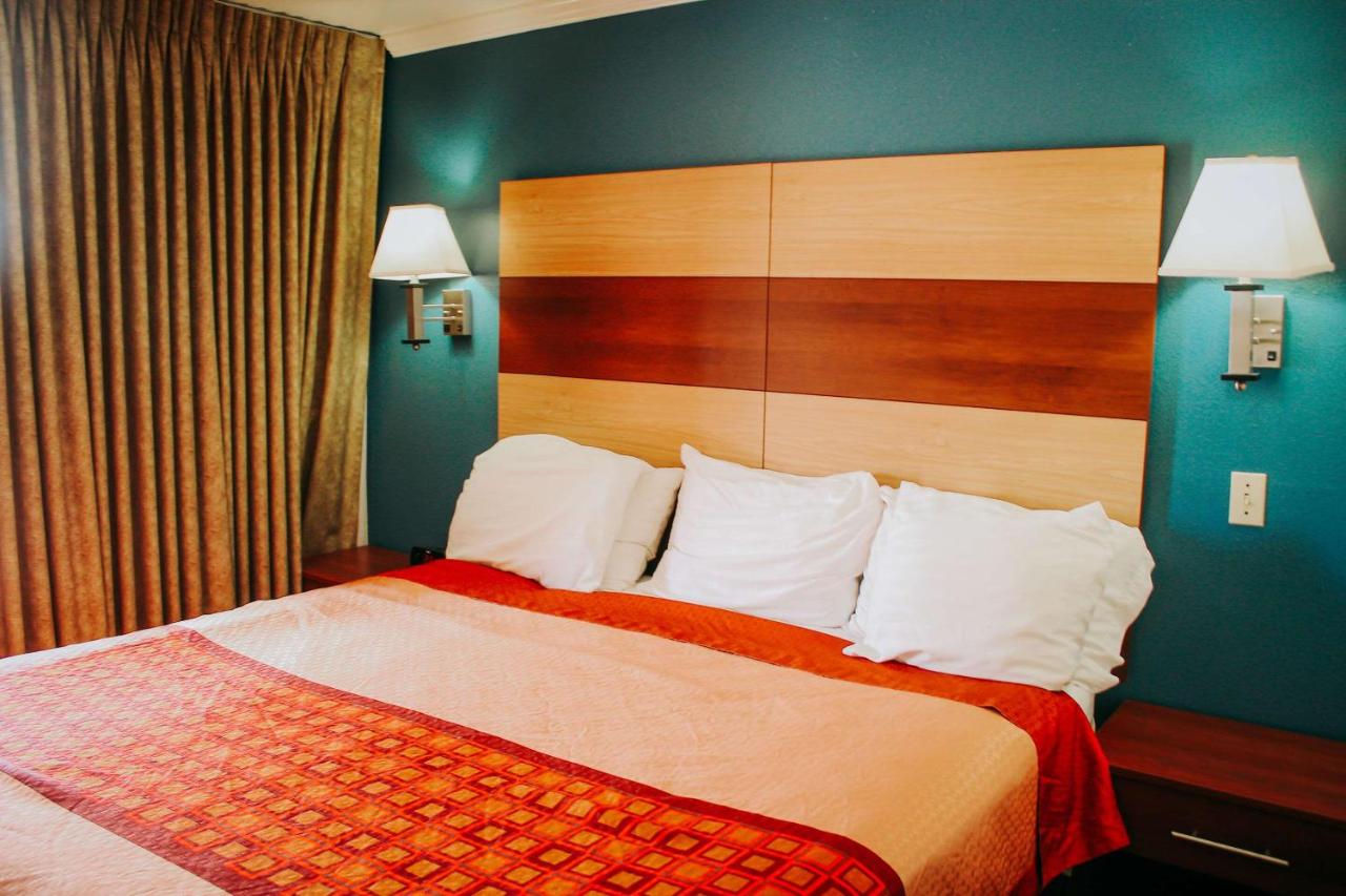 | Rodeway Inn & Suites Lake Havasu City