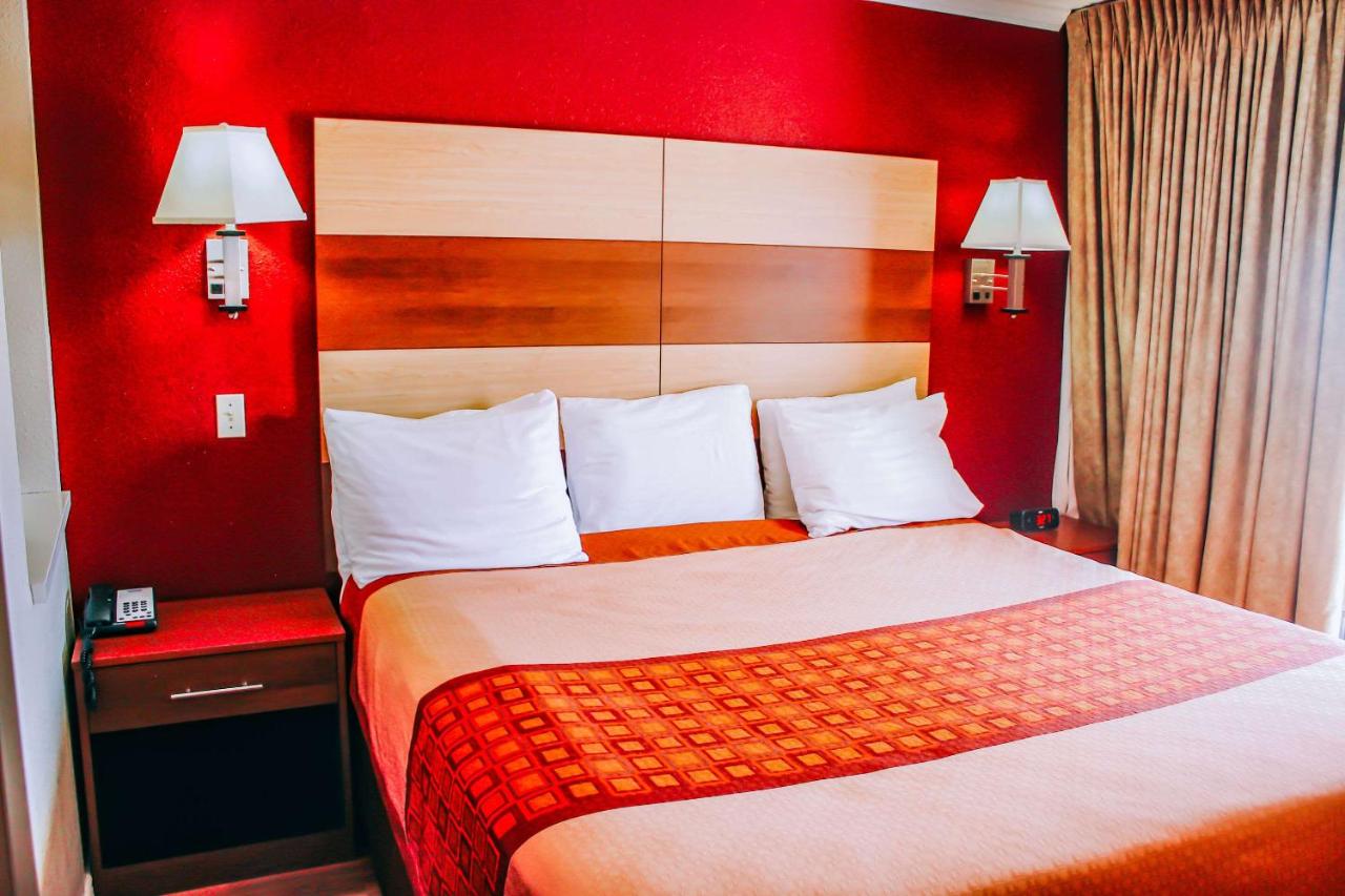 | Rodeway Inn & Suites Lake Havasu City