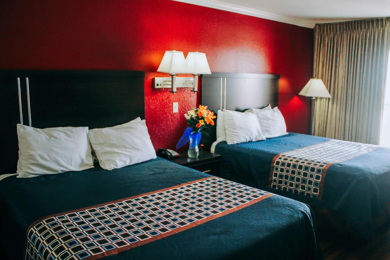 | Rodeway Inn & Suites Lake Havasu City