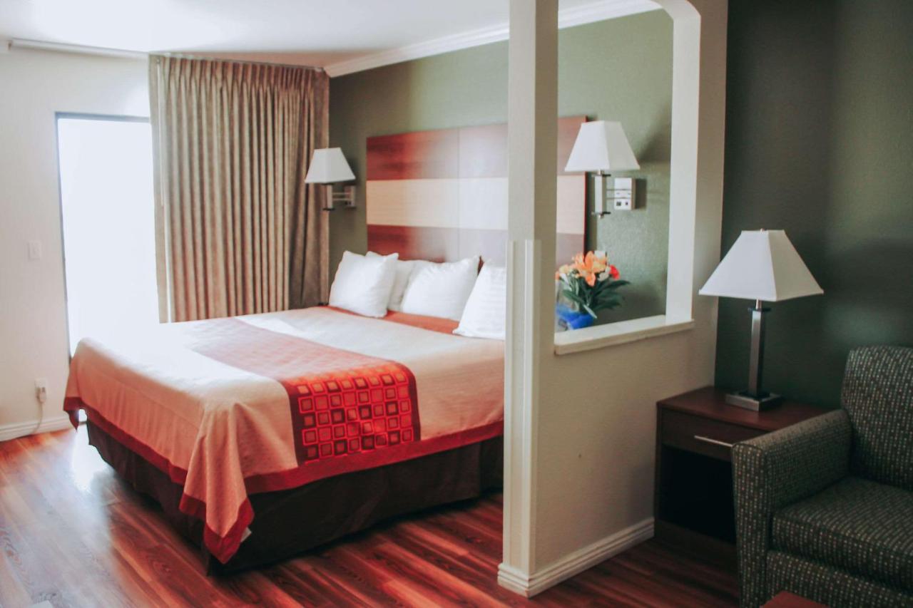  | Rodeway Inn & Suites Lake Havasu City