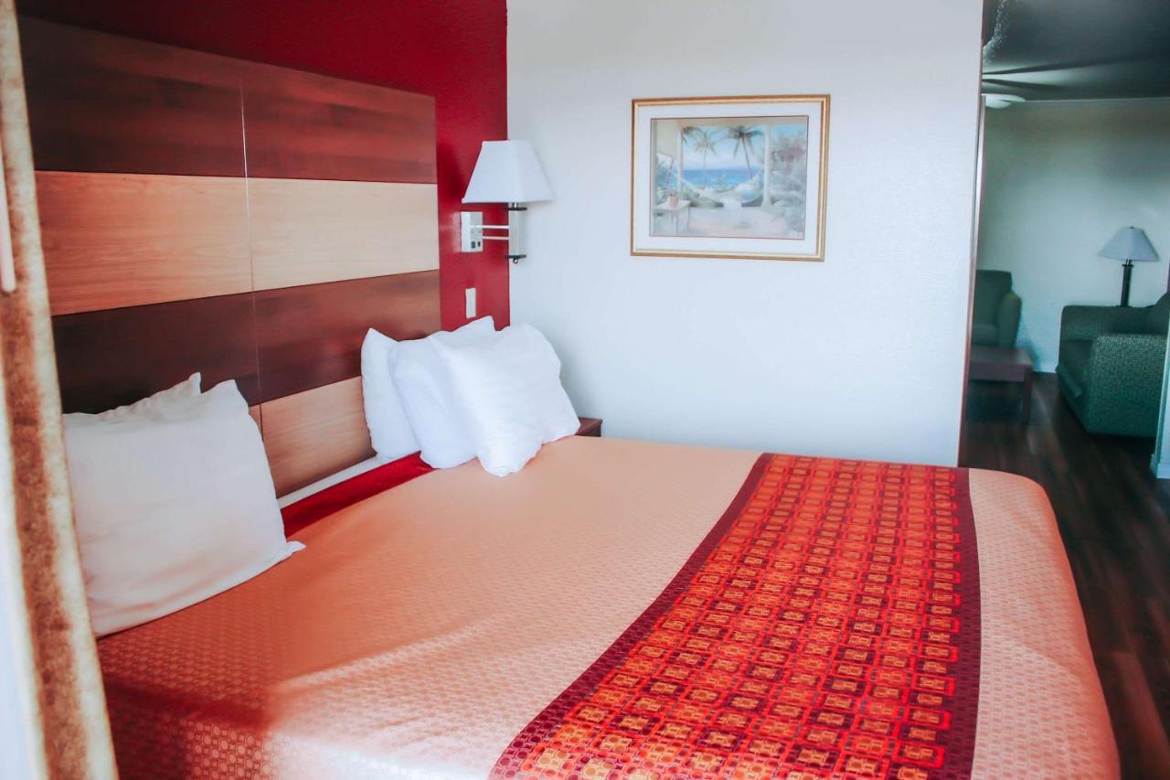 | Rodeway Inn & Suites Lake Havasu City