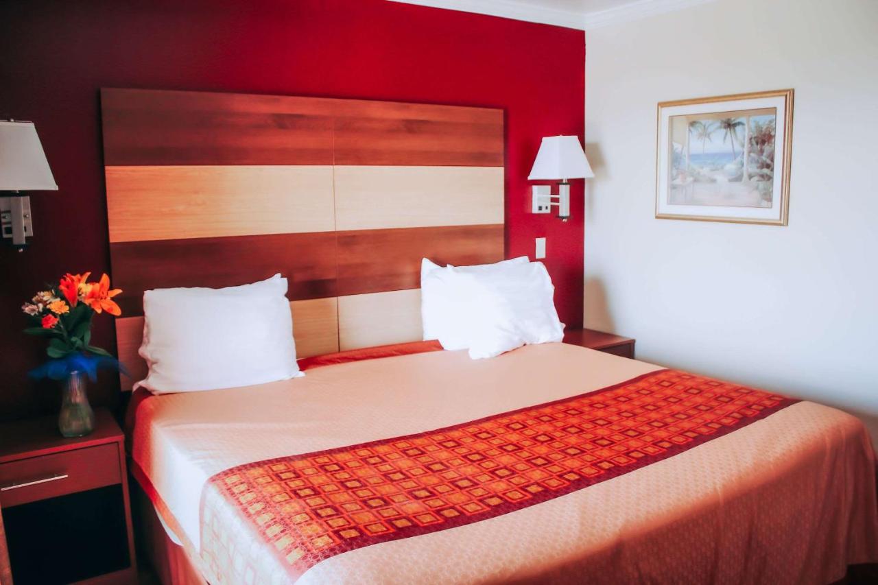 | Rodeway Inn & Suites Lake Havasu City