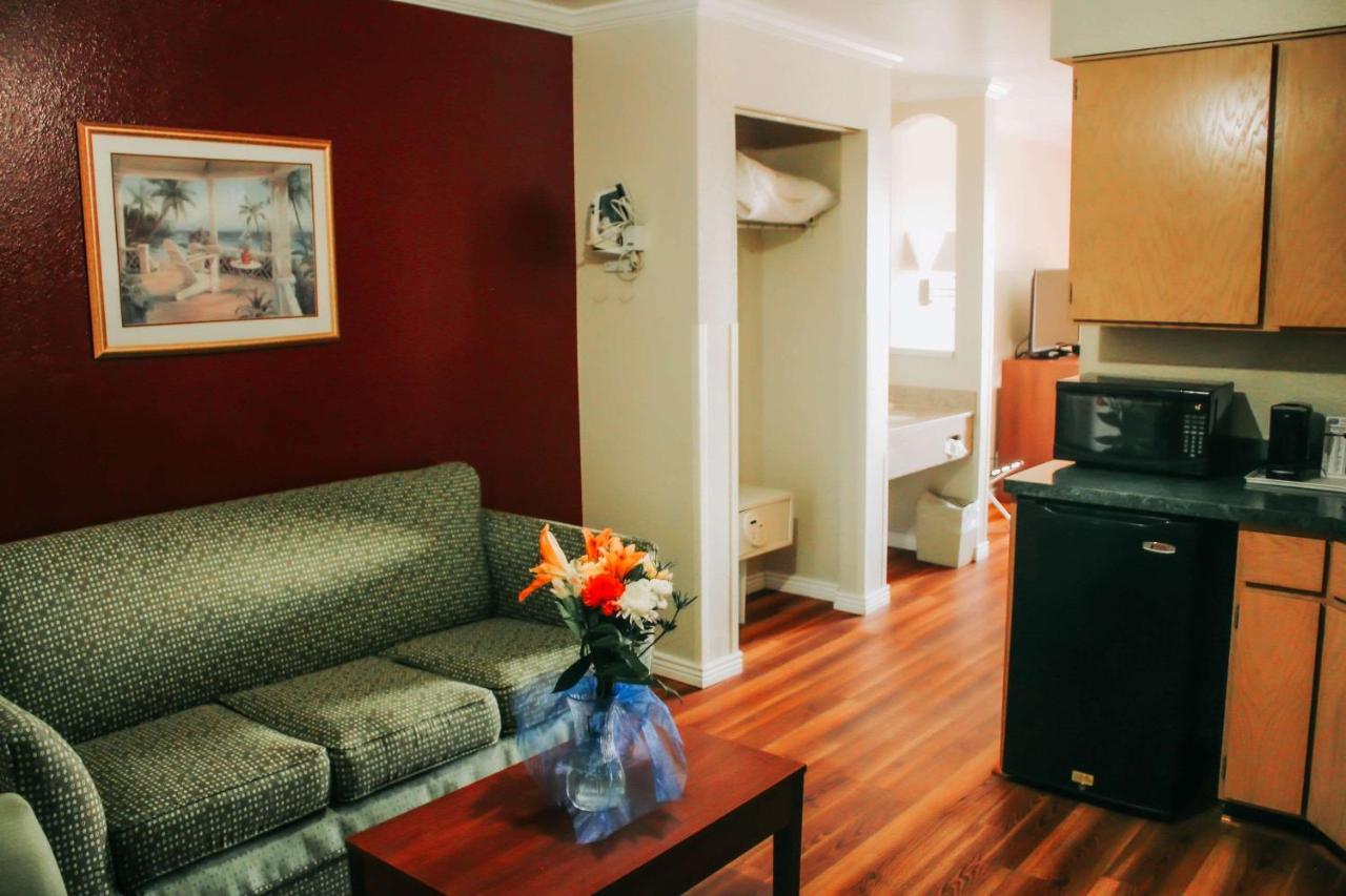 | Rodeway Inn & Suites Lake Havasu City
