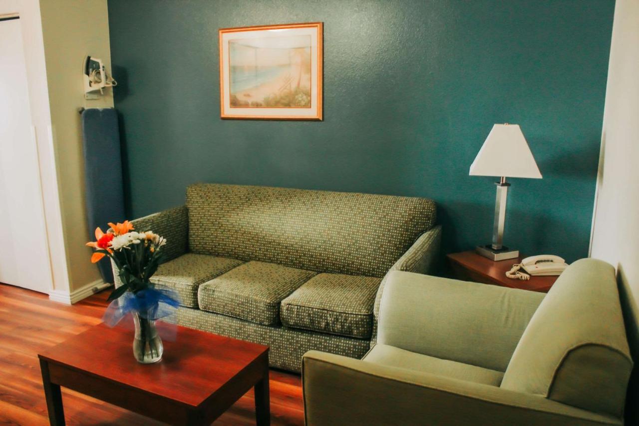 | Rodeway Inn & Suites Lake Havasu City