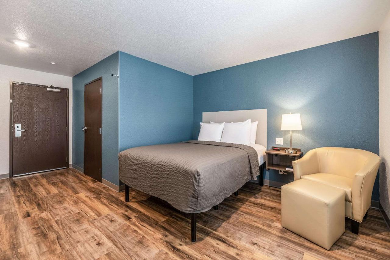 Queen Room - Accessible/Non-Smoking at WoodSpring Suites Sanford North I-4 Orlando Area