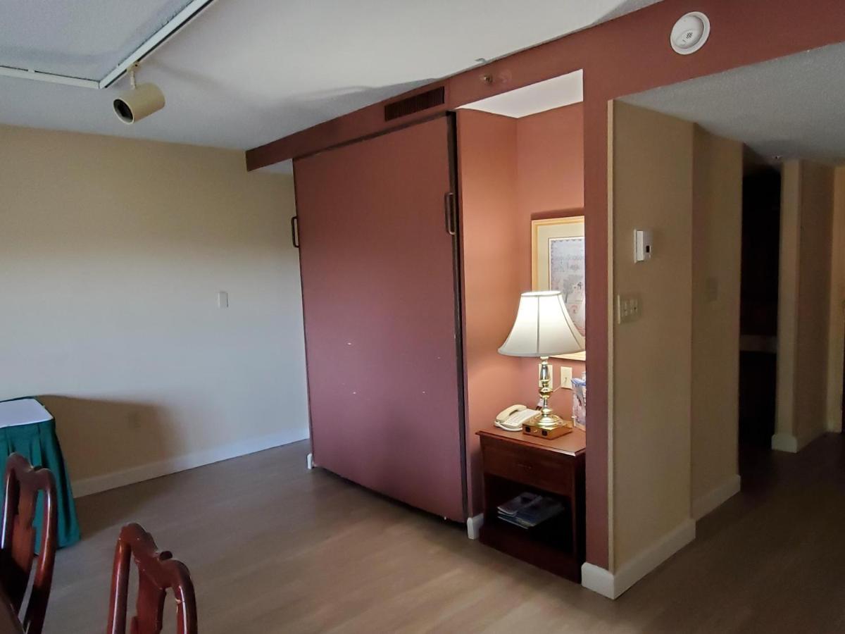 Studio Suite with Murphy Bed - Non-Smoking at Fort Magruder Historic Williamsburg, Trademark by Wyndham