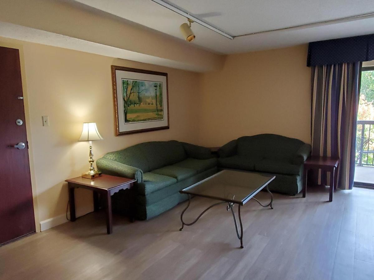 Studio Suite with Murphy Bed - Non-Smoking at Fort Magruder Historic Williamsburg, Trademark by Wyndham