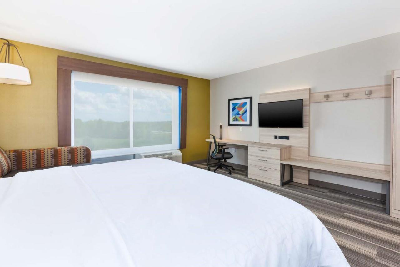 Leisure King Room - Non-Smoking at Holiday Inn Express & Suites Grand Rapids Airport - South by IHG