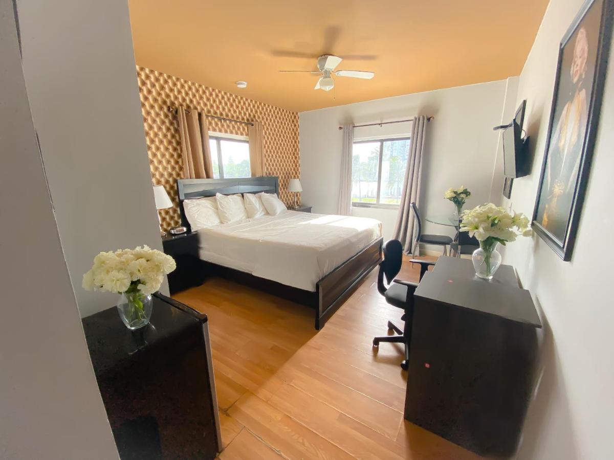 Standard King Room at Notebook Miami Beach