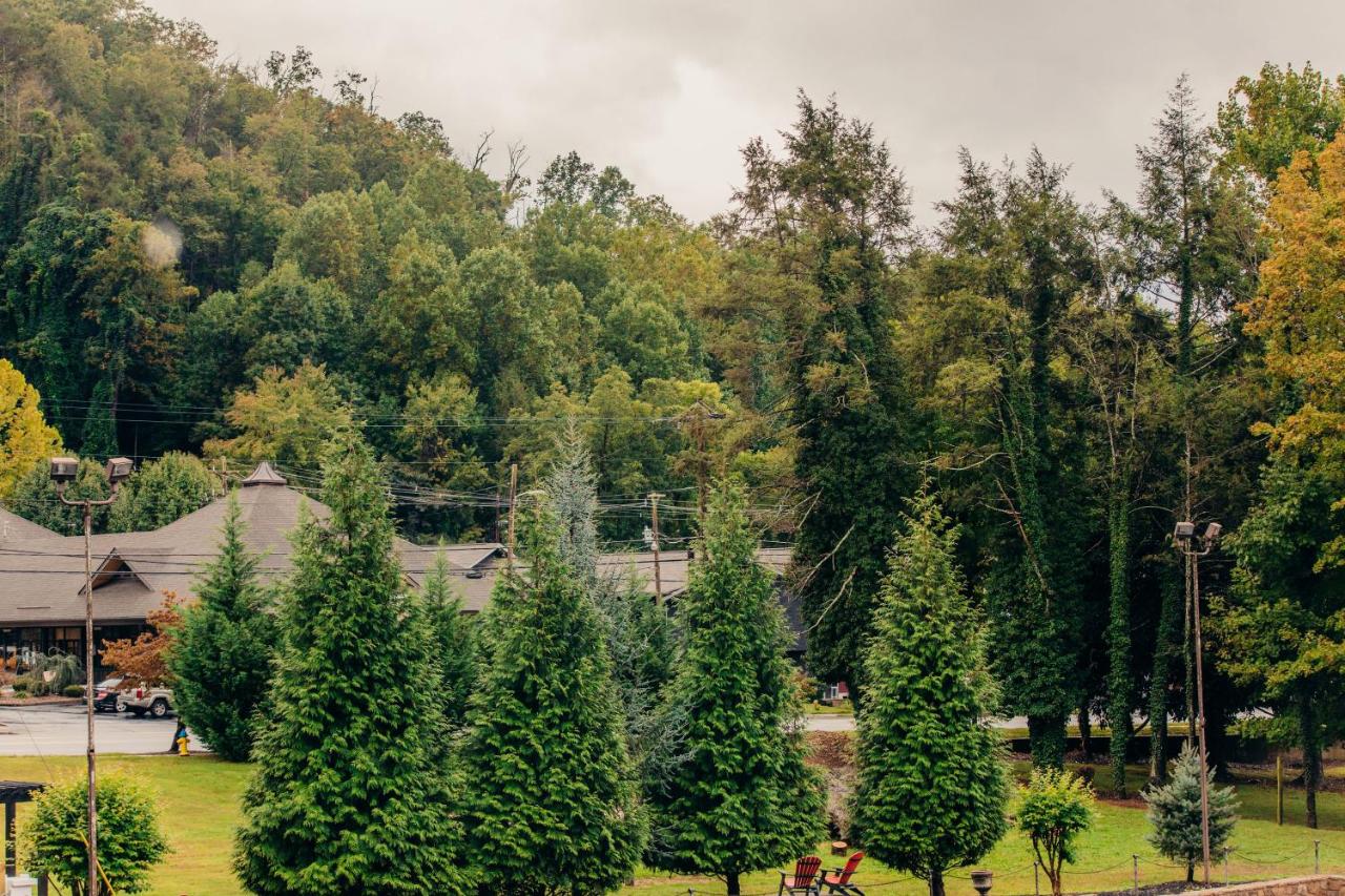 | Brookside Lodge