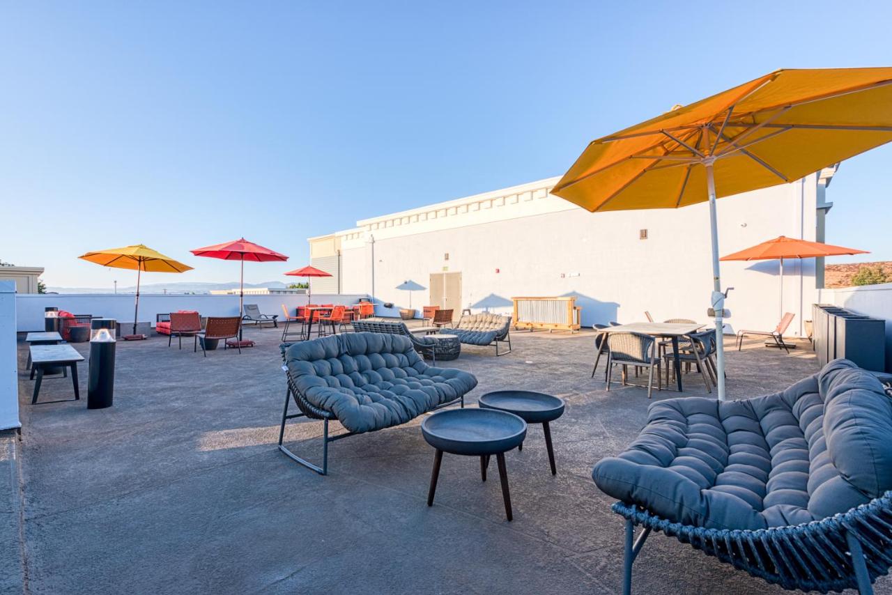 | Hotel Lexen Newhall & Santa Clarita - Near Six Flags Magic Mountain