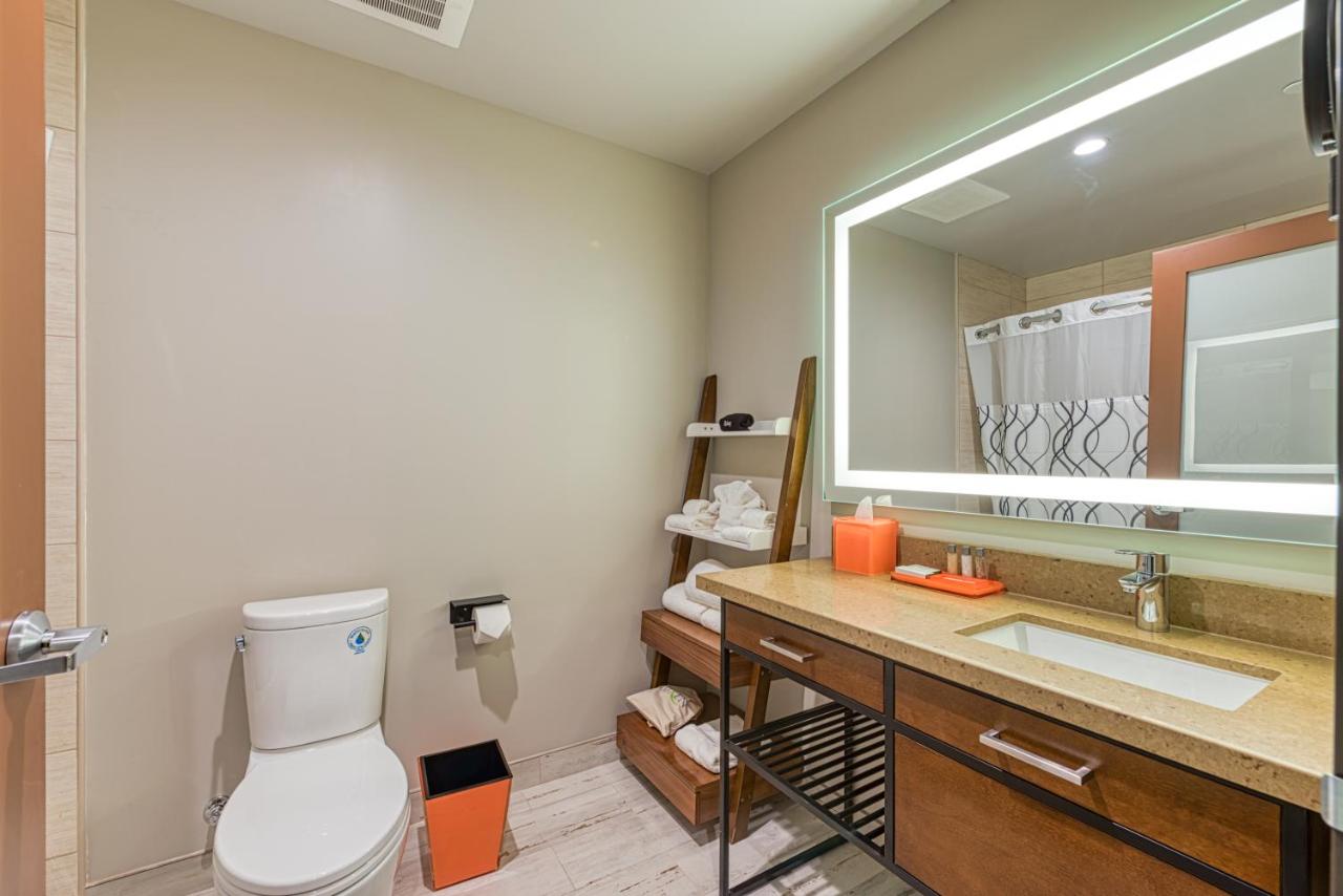 | Hotel Lexen Newhall & Santa Clarita - Near Six Flags Magic Mountain