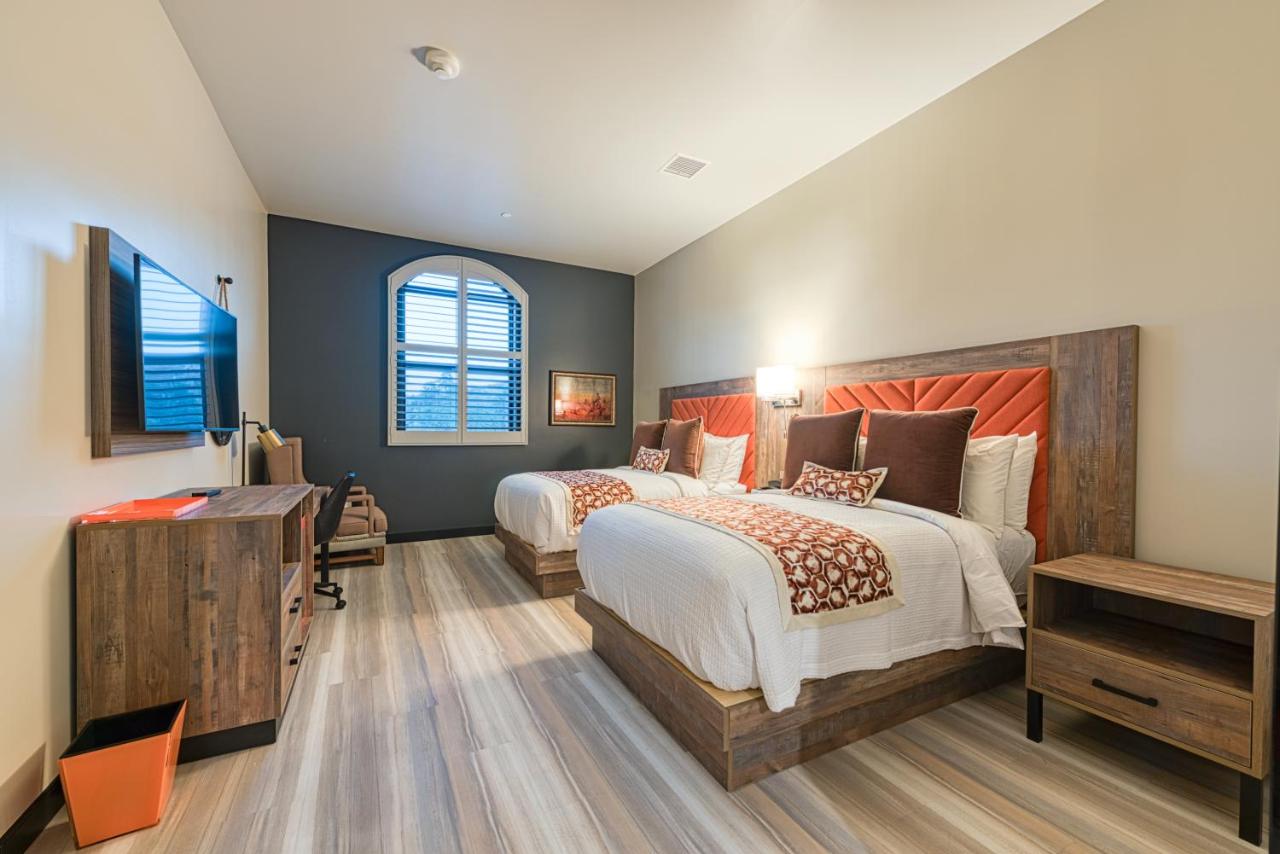 | Hotel Lexen Newhall & Santa Clarita - Near Six Flags Magic Mountain