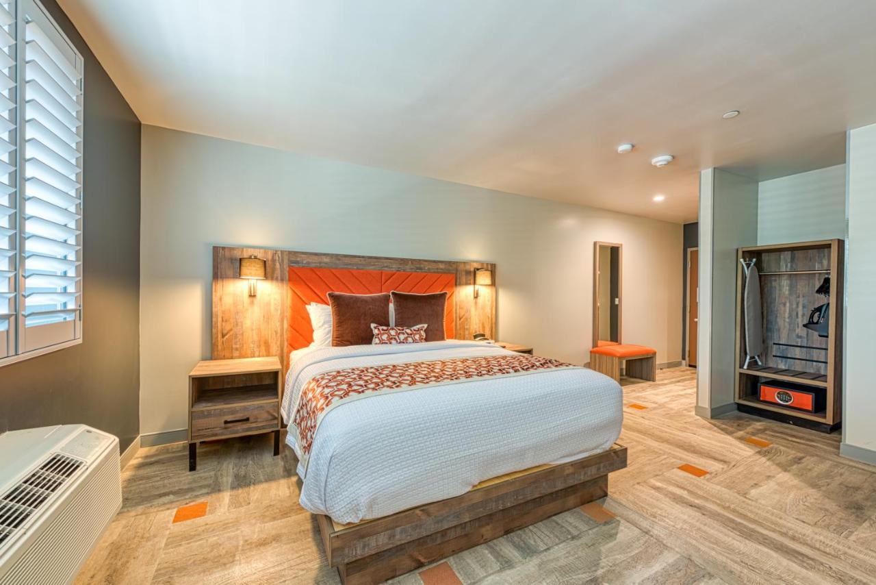  | Hotel Lexen Newhall & Santa Clarita - Near Six Flags Magic Mountain