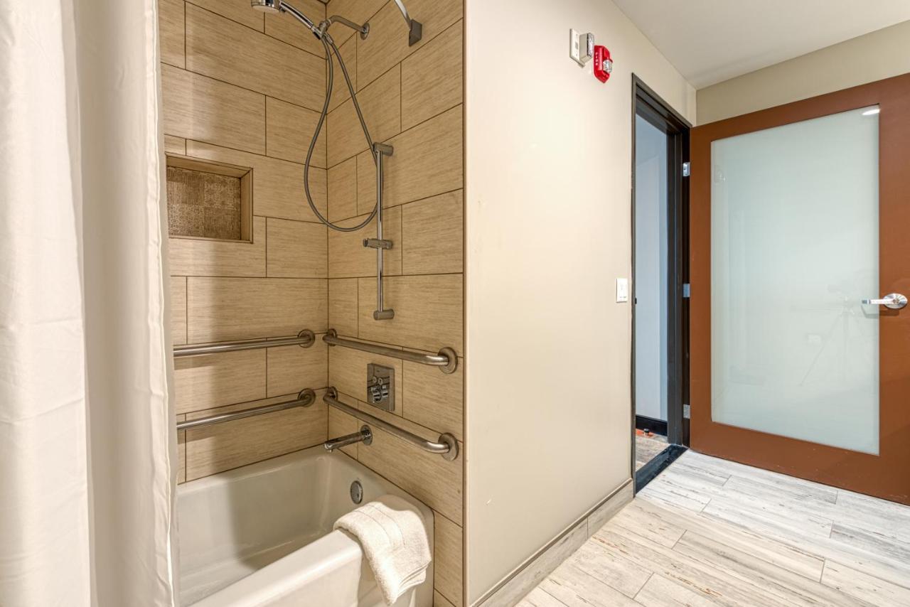 | Hotel Lexen Newhall & Santa Clarita - Near Six Flags Magic Mountain