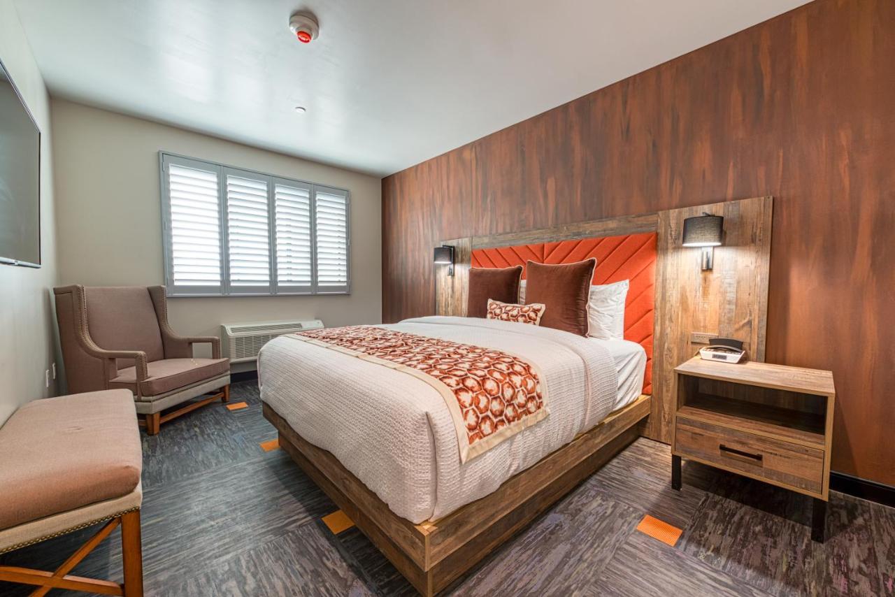| Hotel Lexen Newhall & Santa Clarita - Near Six Flags Magic Mountain