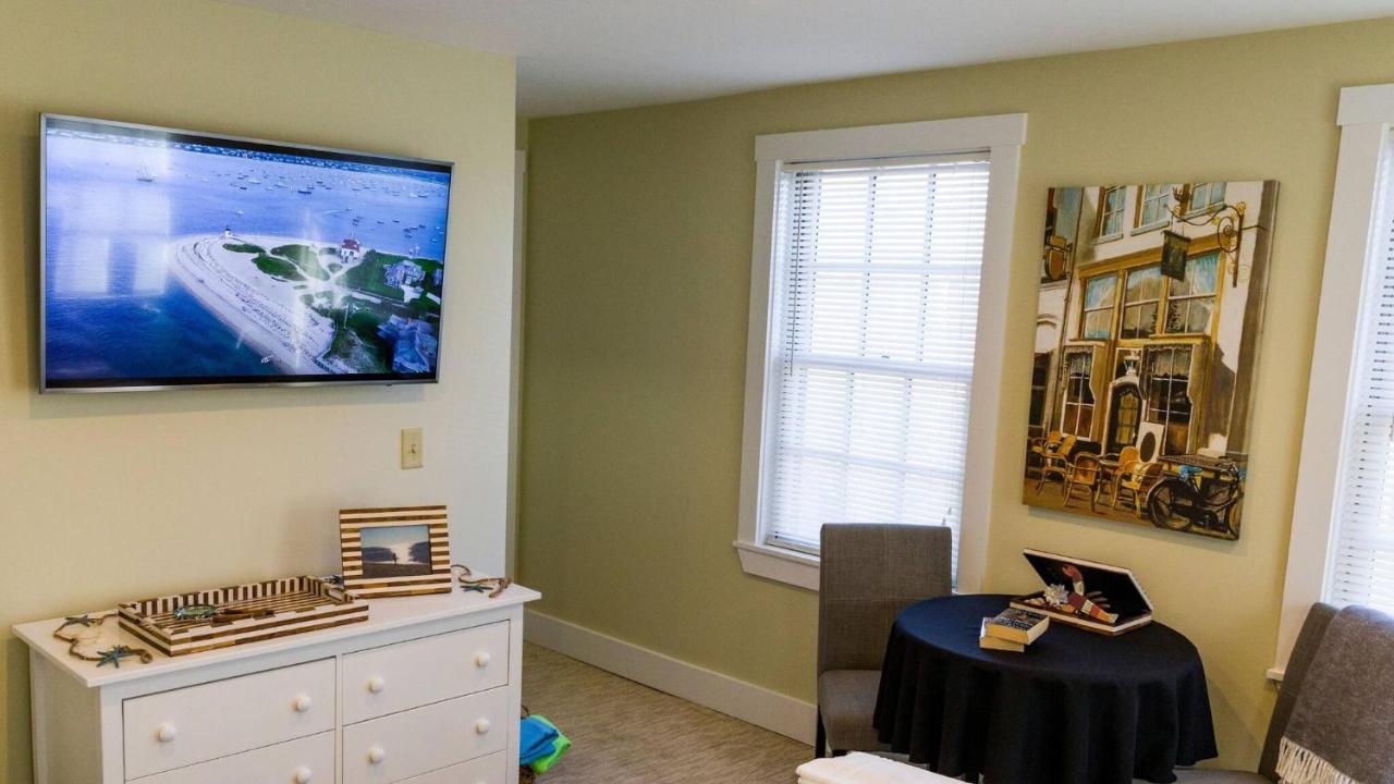 | Room in Guest room - Room 1 Private Bathroom Pool Shuttle Bus