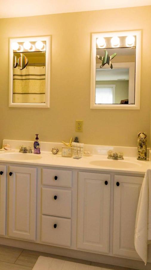 | Room in Guest room - Room 1 Private Bathroom Pool Shuttle Bus